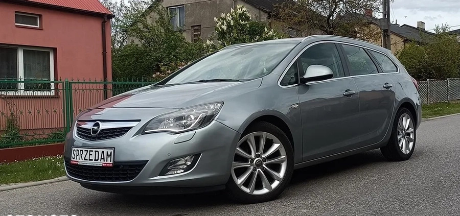 Opel Astra cena 24900 przebieg: 203000, rok produkcji 2011 z Toruń małe 137